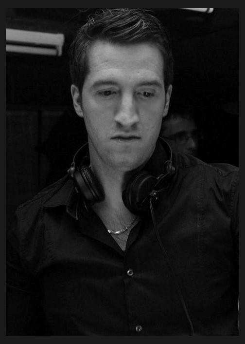 Kosta Dee
